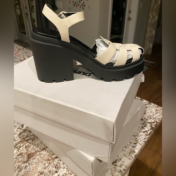 Abound Lug Chunky Sandals - Picture 6 of 9